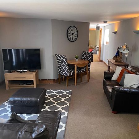 Large 2-Bed House Derbyshire Off Chatsworth Rd Chesterfield Exteriör bild