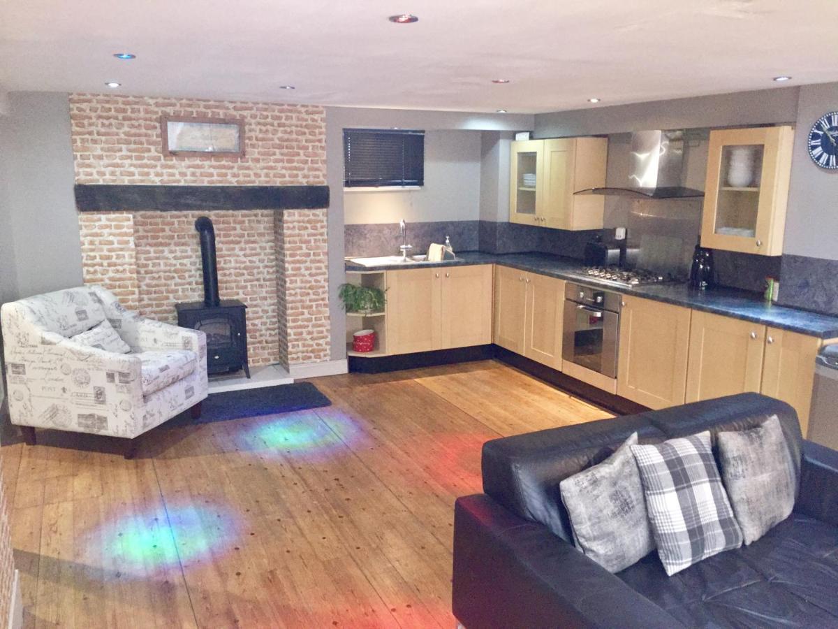 Large 2-Bed House Derbyshire Off Chatsworth Rd Chesterfield Exteriör bild